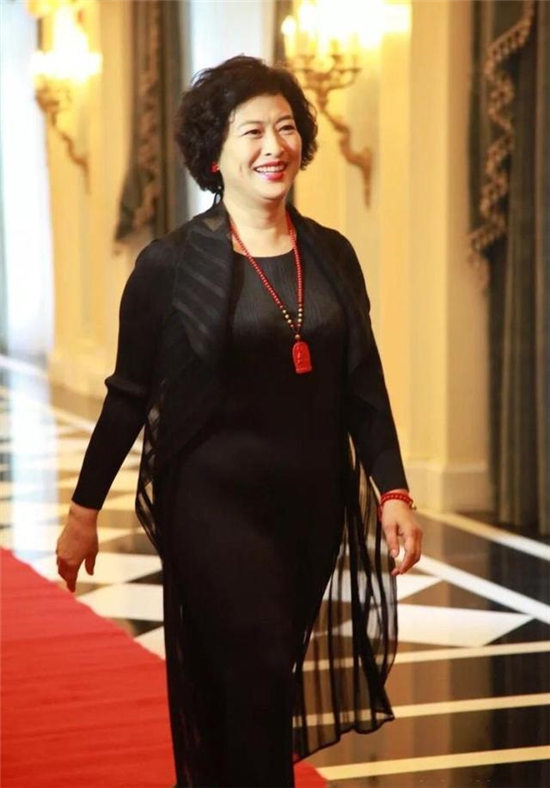 妈妈专业户许娣与初恋携手45年恩爱幸福60岁成表情包