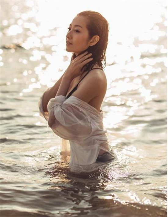 tvb艺人陈自瑶晒珍藏泳装贺剧集收视好王浩信罕见点赞