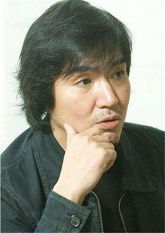 东野圭吾:为写作辞职,历经10年萧条终成名,妻子却毅然选择离婚