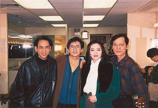 罗大佑脊椎滑脱紧急开刀已住院两个月与妻子人工受孕老来得女