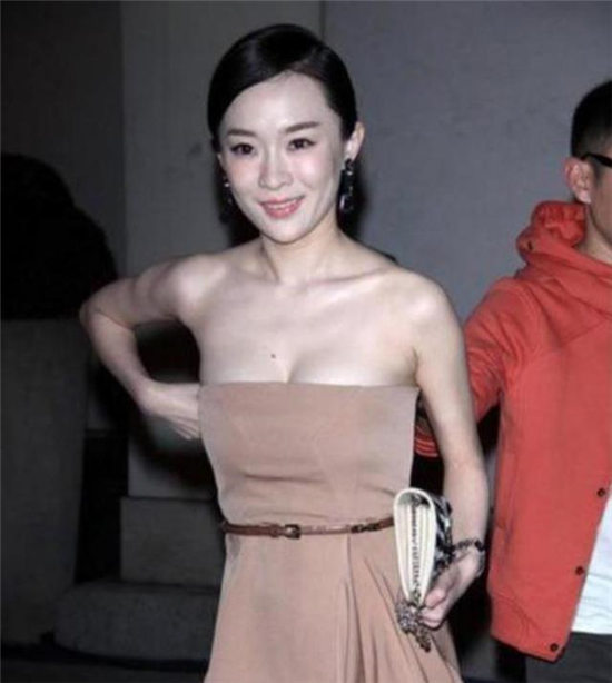 霍思燕为上位不择手段大秀身材姐妹相争她到底有多放得开