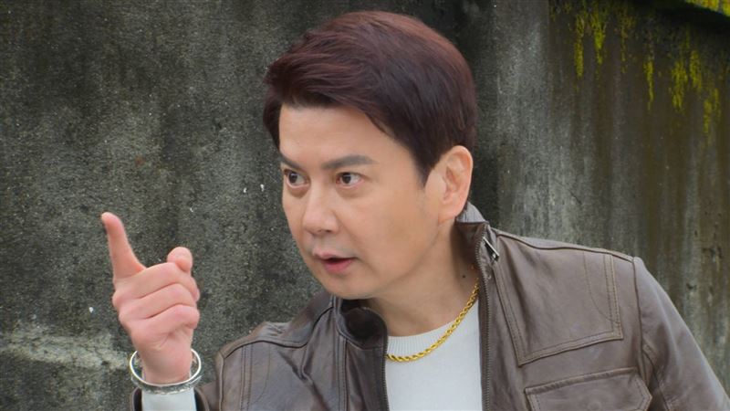 56岁倪齐民冻龄曝光拍戏恋差30岁直播主自嘲没好事