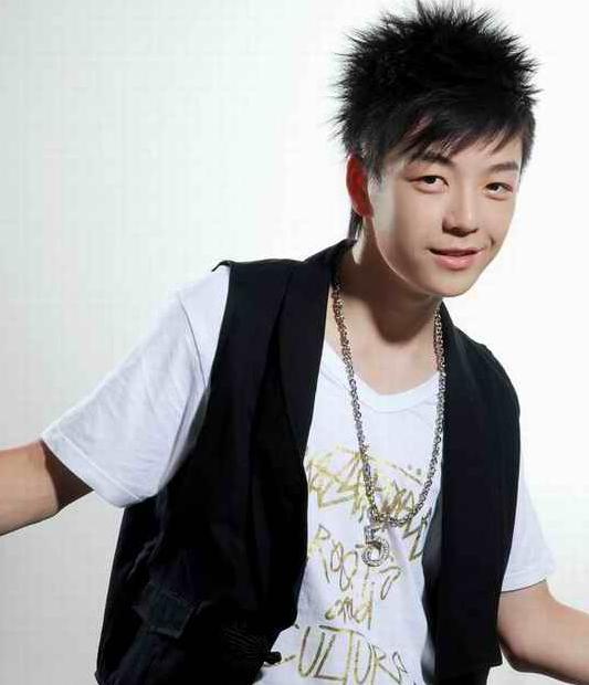 糊糊中国男歌手 演员王栎鑫,1989年1月18日出生于湖南省常德市,中国