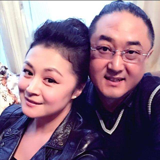 于月仙刚逝世丈夫张学松深夜点赞美女惹众怒又一个林生斌