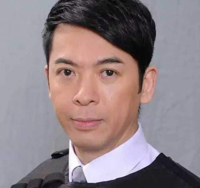 通臂猿猴郭政鸿近照与女儿相处似朋友57岁好似35岁小伙